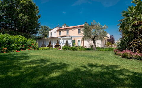Casa Angela 6: Arbusto, Giardino, Estate, Prato, Landscaping, Hacienda, Cortile, Shade, Villa, Agriturismo