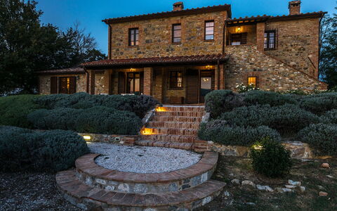 Podere di Salci 10: Casa, Estate, Villetta, Agriturismo, Brick, Giardino, Landscaping, Crepuscolo, Villa, Dimora