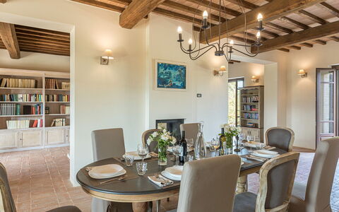Podere di Salci 10: Mobilia, Interior Design, Parete, Legna, Pavimentazione, Soffitto, Sedia, Cucina & Sala Da Pranzo Tavolo, Tavolo, Sala Da Pranzo