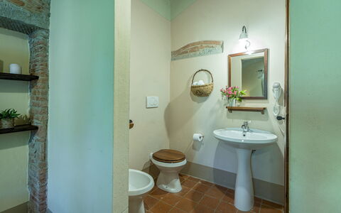 Nonno Fernando 14: Parete, Lavandino Del Bagno, Interior Design, Idraulico Fixture, Soffitto, Bagno, Pavimentazione, Pavimento, Illuminazione, Idraulico