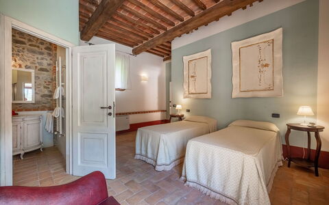 Podere Bellaria 18+2: Parete, Mobilia, Interior Design, Soffitto, Camera Da Letto, Pavimentazione, Pavimento, Camera, Illuminazione, Letto