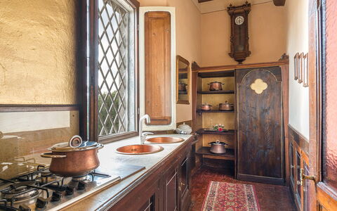 Villa delle Sophore 12: Legna, Interior Design, Marrone, Pavimentazione, Cabinetry, Porta, Color Legno, Cucina, Controsoffitto, Credenza
