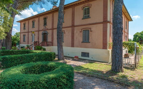 Villa delle Sophore 12: Facciata, Arbusto, Insediamento Umano, Estate, Giardino, Dimora, Landscaping, Hacienda, Cortile, Villa