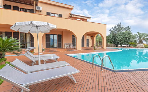 Villa Elda 6: Piscina, Ricorrere, Mobili Da Esterno, Eco Hotel, Hacienda, Hotel, Villa, Sedia, Resort Citta '