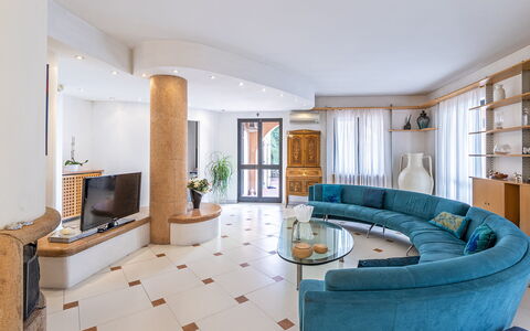 Villa Elda 6: Interior Design, Pavimentazione, Mobilia, Pavimento, Legna, Divano, Soffitto, Appartamento, Soggiorno, Camera