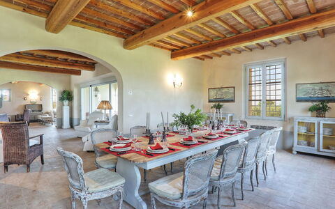 Villa Il Meluccio 12: Mobilia, Interior Design, Parete, Pavimentazione, Sedia, Tavolo, Casa, Cucina & Sala Da Pranzo Tavolo, Pavimento, Sala Da Pranzo