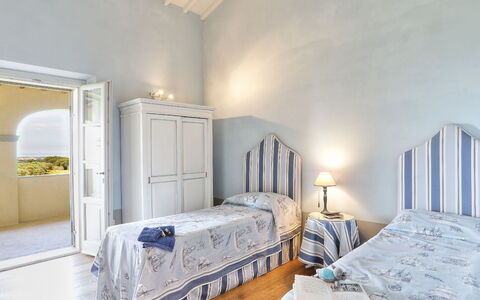 Villa Il Meluccio 12: Parete, Camera Da Letto, Letto, Lenzuolo, Bedding, Mobilia, Telaio Del Letto, Pavimentazione, Casa, Biancheria