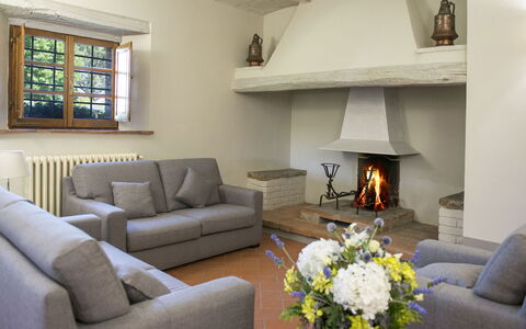 Le Caselle 26: Mobilia, Interior Design, Pavimentazione, Parete, Pavimento, Legna, Divano, Soggiorno, Focolare, Camera