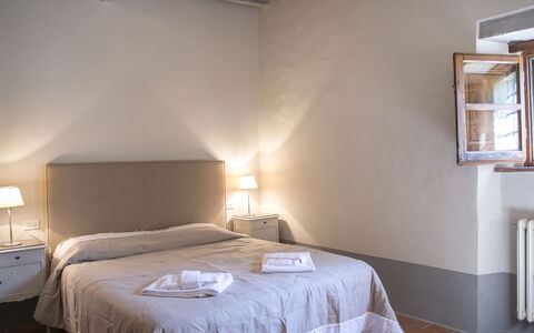 Le Caselle 26: Parete, Camera Da Letto, Letto, Mobilia, Interior Design, Lenzuolo, Soffitto, Bedding, Pavimento, Camera