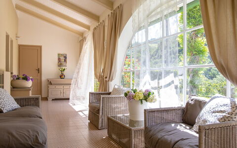 La Villa Dina 10: Mobilia, Interior Design, Divano, Legna, Pavimentazione, Pavimento, Soggiorno, Casa, Camera, Illuminazione