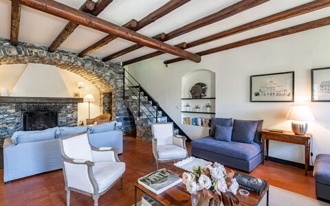 Villa Baia Blu 12: Mobilia, Interior Design, Divano, Pavimentazione, Soffitto, Pavimento, Camera, Soggiorno, Casa, Sedia