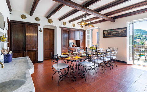 Villa Baia Blu 12: Mobilia, Pavimentazione, Interior Design, Sedia, Cucina & Sala Da Pranzo Tavolo, Tavolo, Pavimento, Casa, Controsoffitto, Sala Da Pranzo