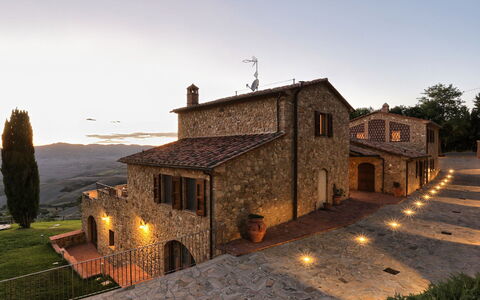 La Vecchia Fonte 15: Architettura, Paesaggio, Notte, Villaggio, Estate, Crepuscolo, Camino, Sera, Agriturismo, Villa