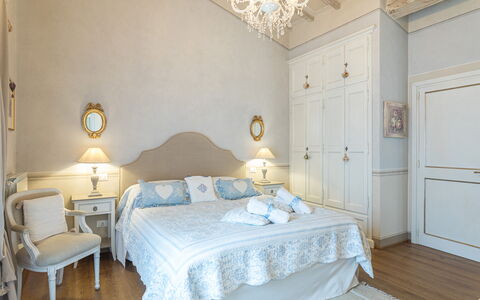La Capannina 2+2: Mobilia, Letto, Interior Design, Camera Da Letto, Bedding, Lenzuolo, Camera, Legna, Biancheria, Pavimento