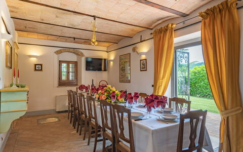 La Colonica 18: Mobilia, Interior Design, Tavolo, Legna, Pavimentazione, Soffitto, Cucina & Sala Da Pranzo Tavolo, Sedia, Pavimento, Sala Da Pranzo