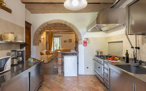 La Colonica 18: Interior Design, Mobilia, Cucina, Pavimentazione, Controsoffitto, Elettrodomestico Da Cucina, Legna, Soffitto, Apparecchio Major, Cabinetry