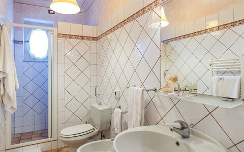 Villa Leonardo 30+6: Pavimentazione, Interior Design, Pavimento, Idraulico Fixture, Soffitto, Piastrella, Camera, Idraulico, Bagno, Rubinetto