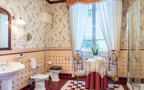 Villa Leonardo 30+6: Pavimentazione, Interior Design, Pavimento, Mobilia, Camera, Sedia, Lampada, Porcellana, Sala Da Pranzo, Tenda