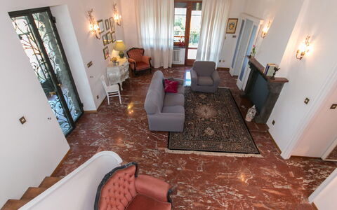 Villa Ombrosa 8: Pavimentazione, Interior Design, Pavimento, Legna, Mobilia, Illuminazione, Soggiorno, Camera, Casa, Soffitto