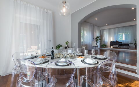 Villa Ninetta 10+1: Mobilia, Interior Design, Pavimentazione, Sedia, Tavolo, Soffitto, Pavimento, Illuminazione, Cucina & Sala Da Pranzo Tavolo, Sala Da Pranzo