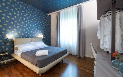 Villa Ninetta 10+1: Interior Design, Soffitto, Mobilia, Pavimento, Illuminazione, Pavimentazione, Appartamento, Camera, Camera Da Letto, Letto