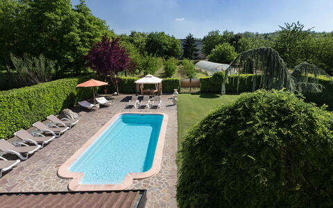 Villa Miki 10: Piscina, Arbusto, Mobili Da Esterno, Tempo Libero, Giardino, Ricorrere, Landscaping, Lettino, Eco Hotel, Shade