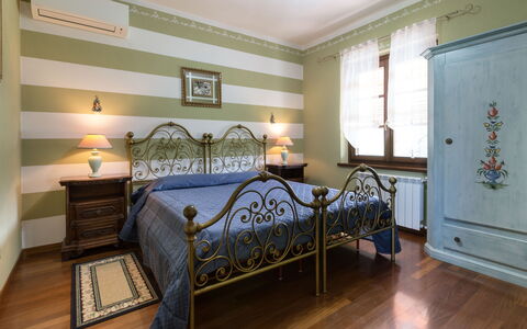 Villa Miki 10: Mobilia, Interior Design, Letto, Camera Da Letto, Pavimentazione, Parete, Pavimento, Camera, Legna, Soffitto