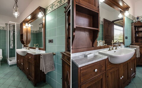 Villa Miki 10: Lavandino Del Bagno, Idraulico Fixture, Lavello, Bagno, Interior Design, Mobiletto Del Bagno, Cabinetry, Rubinetto, Pavimentazione, Controsoffitto