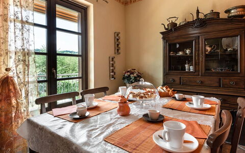 Villa Miki 10: Mobilia, Interior Design, Tavolo, Sala Da Pranzo, Sedia, Legna, Cucina & Sala Da Pranzo Tavolo, Pavimentazione, Camera, Illuminazione