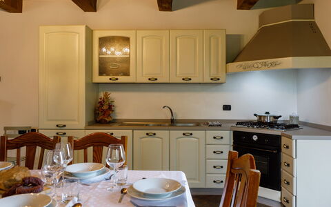 Villa Agostini 10: Cucina, Interior Design, Mobilia, Legna, Controsoffitto, Elettrodomestico Da Cucina, Cabinetry, Apparecchio Major, Pavimentazione, Soffitto