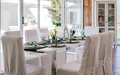 Villa Demal 8+2: Mobilia, Interior Design, Tavolo, Sedia, Sala Da Pranzo, Cucina & Sala Da Pranzo Tavolo, Tessile, Camera, Pavimentazione, Illuminazione