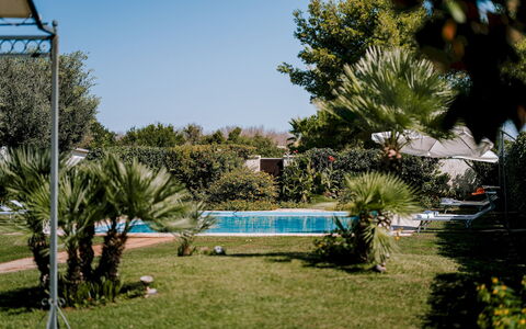 Villa Demal 8+2: Albero, Piscina, Ricorrere, Giardino, Shade, Tempo Libero, Eco Hotel, Backyard, Mobili Da Esterno