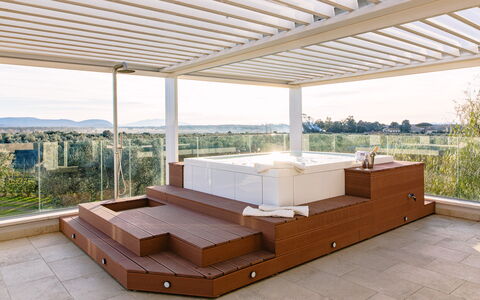 La Perla tra Gli Ulivi 12: Pavimentazione, Pavimento, Interior Design, Materiale Composito, Shade, Mobili Da Esterno, Ricorrere, Piscina, Color Legno
