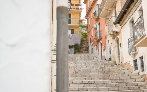 Attico Giafari 6: Parete, Le Scale, Quartiere, Materiale Composito, Balcone, Appartamento, Corrimano, Calcestruzzo, Vicolo