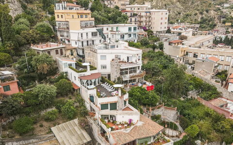 Attico Giafari 6: Parete, Costruzione, Zona Residenziale, Casa, Casa, Cittadina, Architettura, Quartiere, Appartamento, Tetto