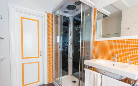Attico Giafari 6: Interior Design, Pavimentazione, Pavimento, Idraulico Fixture, Bagno, Idraulico, Camera, Soffitto, Rubinetto, Piastrella