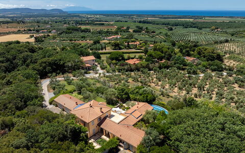 Villa le Cave 12: Zona Residenziale, Visione Globale, Paesaggio, Casa, Area Rurale, Fotografia Aerea, Lotto, Insediamento Umano, Estate, Piantagione