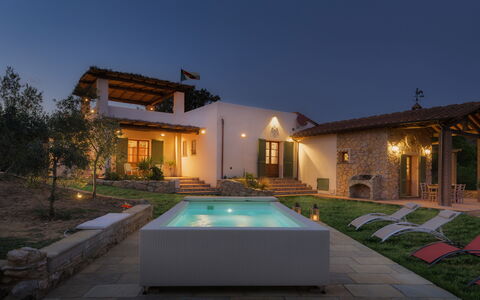 Villa Zaca 6: Piscina, Casa, Ricorrere, Architettura, Estate, Casa, Agriturismo, Materiale Composito, Porta, Eco Hotel