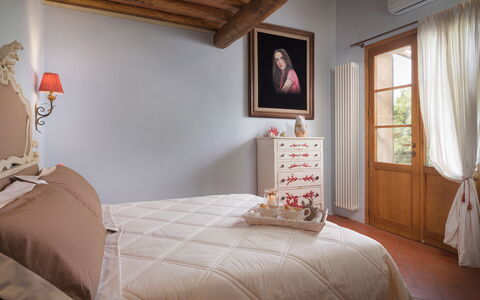 Villa Zaca 6: Mobilia, Letto, Camera Da Letto, Interior Design, Lenzuolo, Legna, Bedding, Biancheria, Pavimentazione, Pavimento