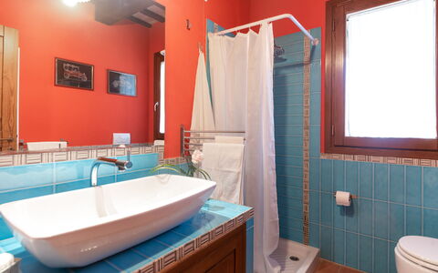 Casale Principessa 6+2: Interior Design, Idraulico Fixture, Parete, Pavimentazione, Bagno, Mobilia, Pavimento, Lavandino Del Bagno, Legna, Lavello
