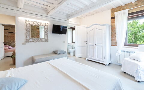 Villa Casanostra 12: Mobilia, Camera Da Letto, Letto, Casa, Bedding, Interior Design, Lenzuolo, Appartamento, Biancheria, Telaio Del Letto