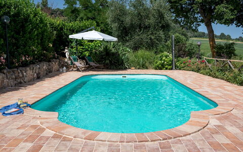 Villa Casanostra 12: Piscina, Materiale Composito, Mobili Da Esterno, Ricorrere, Flagstone, Piastrella, Giochi D'Acqua, Eco Hotel, Backyard, Resort Citta '