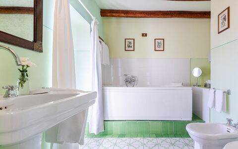 Villa Rivetta 6+2: Interior Design, Bagno, Idraulico Fixture, Pavimentazione, Pavimento, Vasca Da Bagno, Idraulico, Rubinetto, Piastrella, Lavello