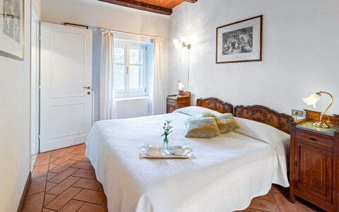 Villa Rivetta 6+2: Parete, Mobilia, Pavimentazione, Interior Design, Pavimento, Camera Da Letto, Soffitto, Letto, Camera, Lenzuolo