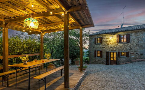 Casa Largnano 6+2: Legna, Casa, Villetta, Casa, Porta, Portico, Vaso Di Fiori, Eco Hotel, Deck, Latifoglie