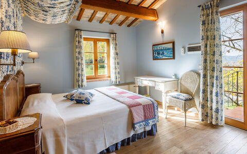 La Tana del Ghiro 18: Mobilia, Interior Design, Casa, Biancheria, Tavolo, Sedia, Camera, Soffitto, Camera Da Letto, Letto