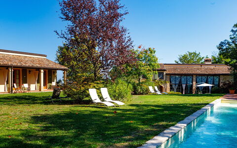La Tana del Ghiro 18: Costruzione, Casa, Casa, Tetto, Architettura, Zona Residenziale, Villetta, Agriturismo, Arbusto