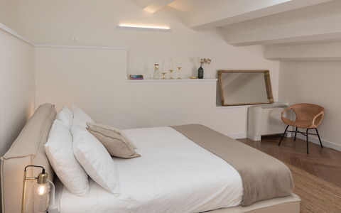 Villa Terre Normanne 10: Interior Design, Mobilia, Camera Da Letto, Parete, Letto, Pavimento, Pavimentazione, Legna, Soffitto, Camera