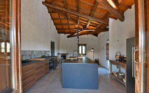 Villa Terre Normanne 10: Pavimentazione, Legna, Interior Design, Soffitto, Pavimento, Architettura, Illuminazione, Mobilia, Casa, Cucina