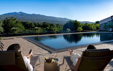 Villa Terre Normanne 10: Acqua, Piscina, Riflessione, Tempo Libero, Mobili Da Esterno, Ricorrere, Eco Hotel, Reflecting Pool, Resort Citta ', Ombrello